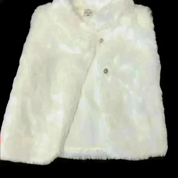 Carter’s White Faux Fur Vest 2T NWT - Picture 2 of 3